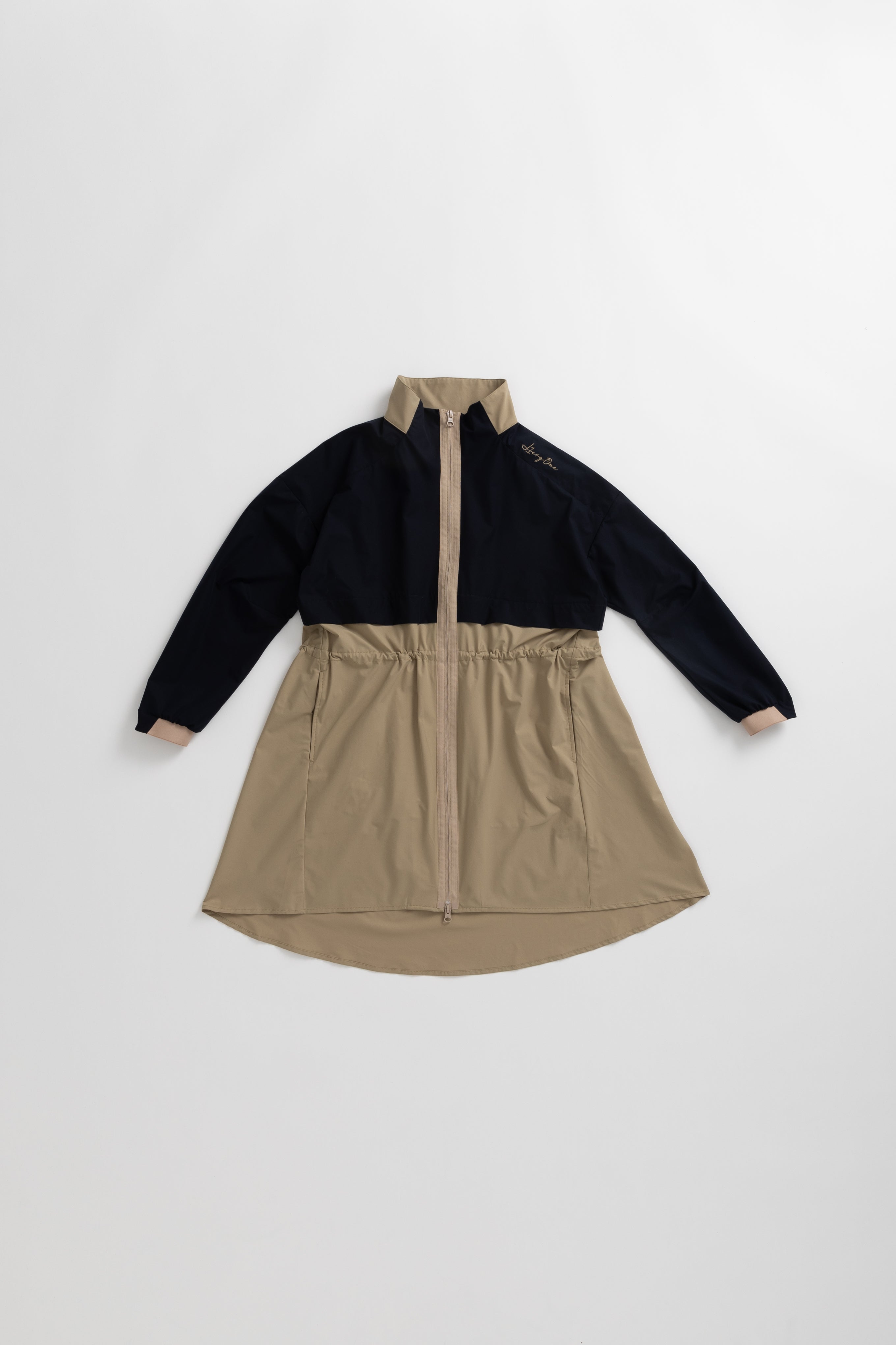 WINDPROOF & PACKABLE ONE-PIECE COAT