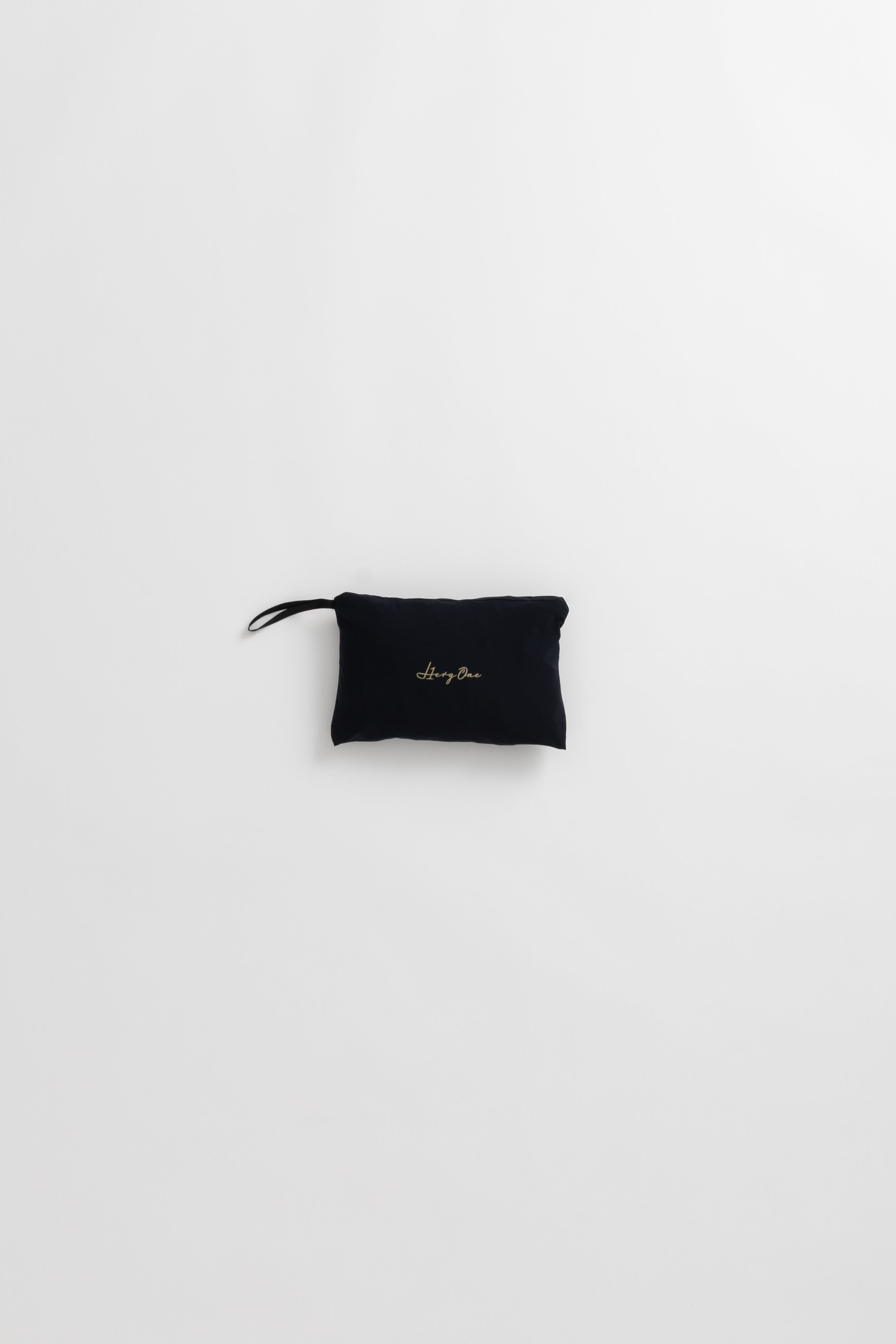 WINDPROOF & PACKABLE ONE-PIECE COAT