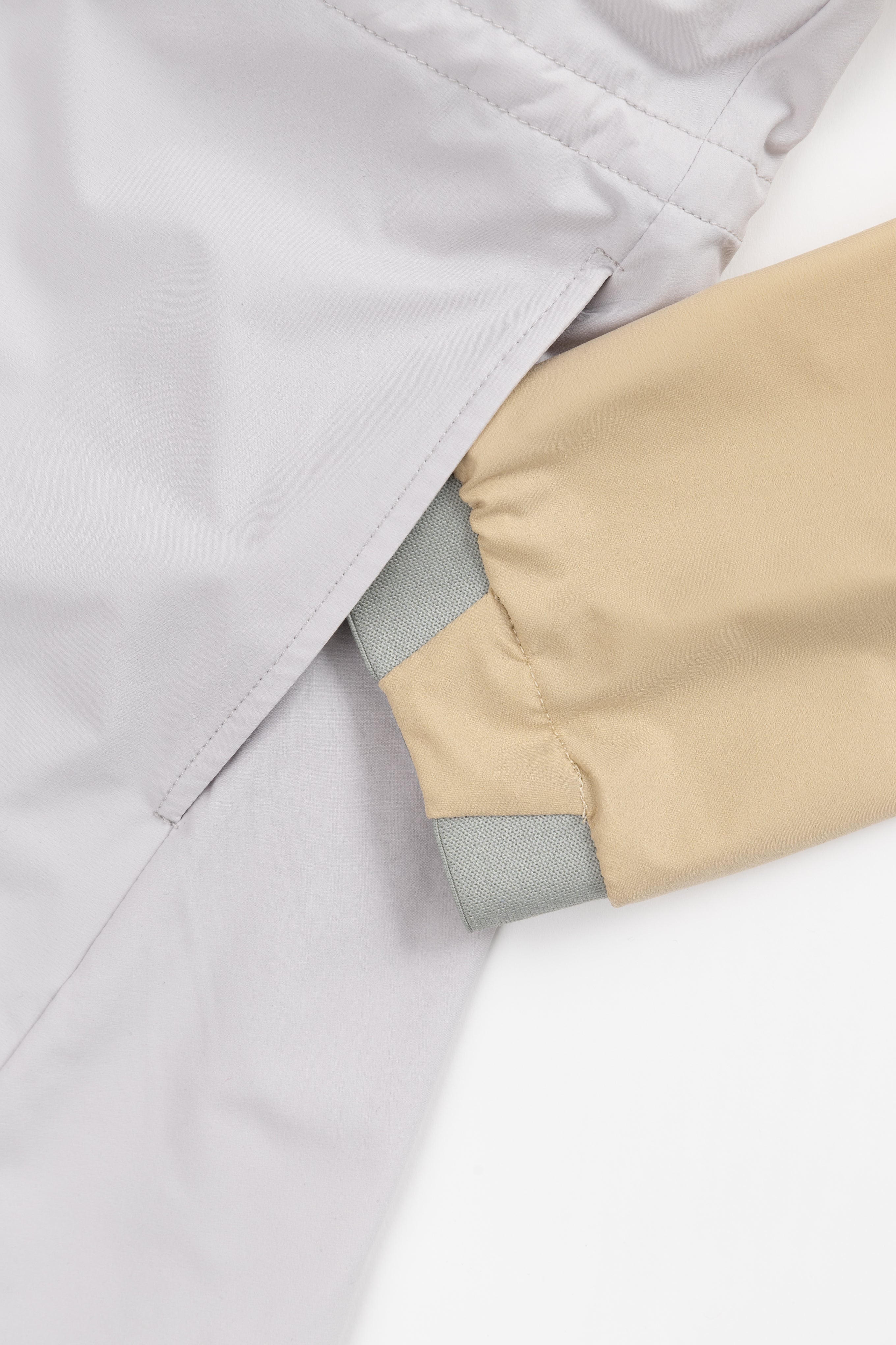 WINDPROOF & PACKABLE ONE-PIECE COAT