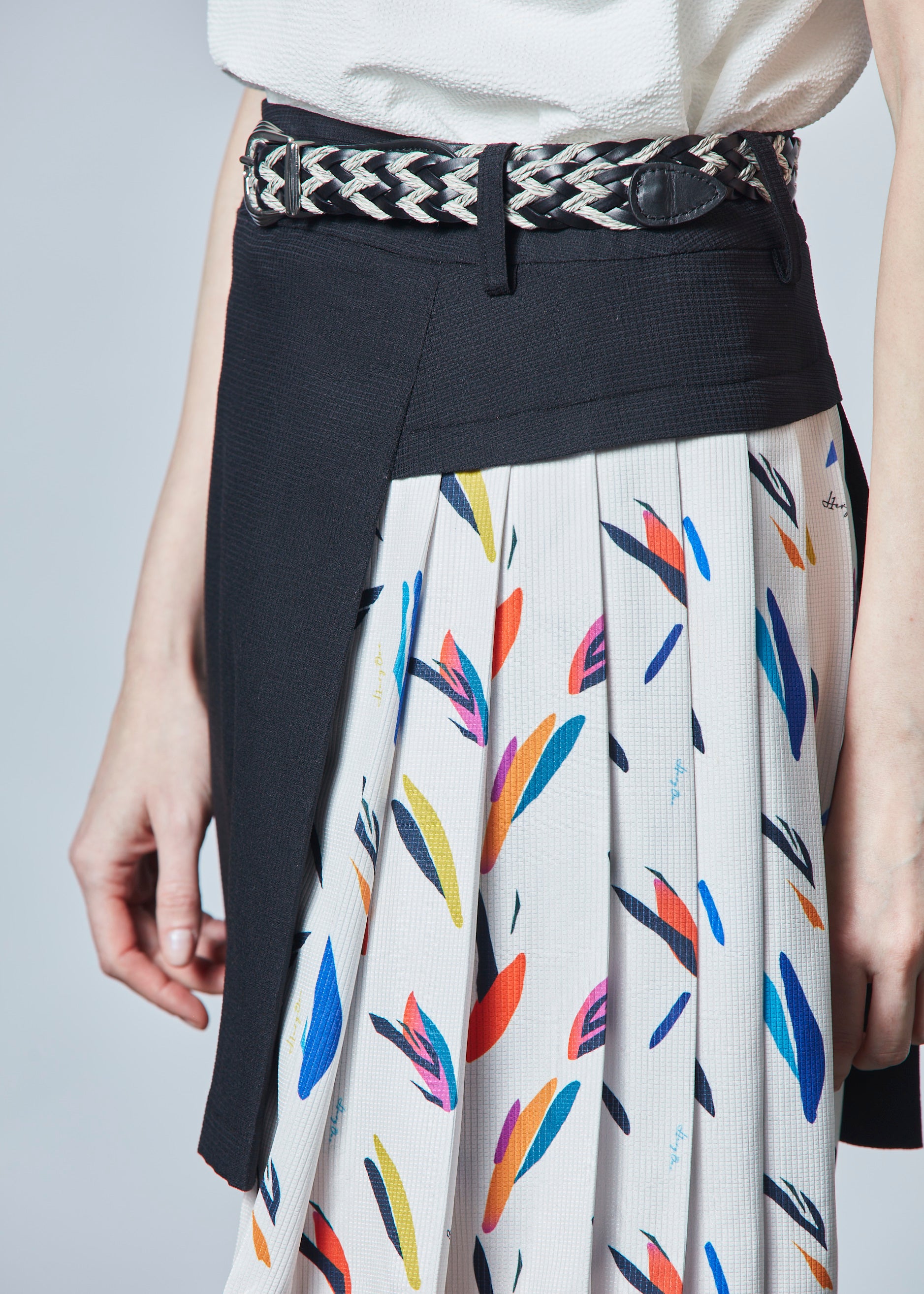 【入荷!・NEW】ドッドエアーアシンメトリープリーツスカート