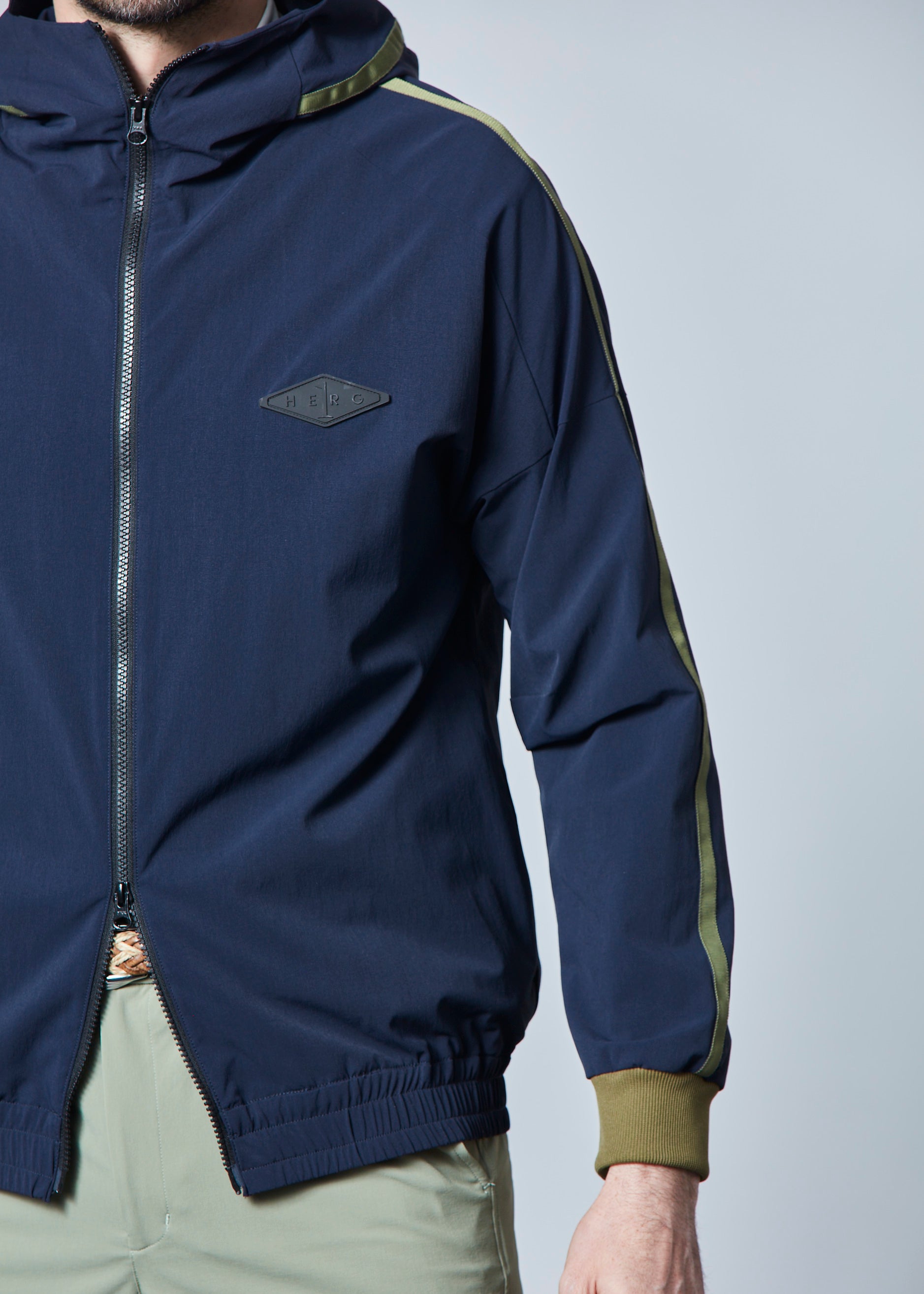 【NEW】ストレッチナイロンラインフーディジップアップ