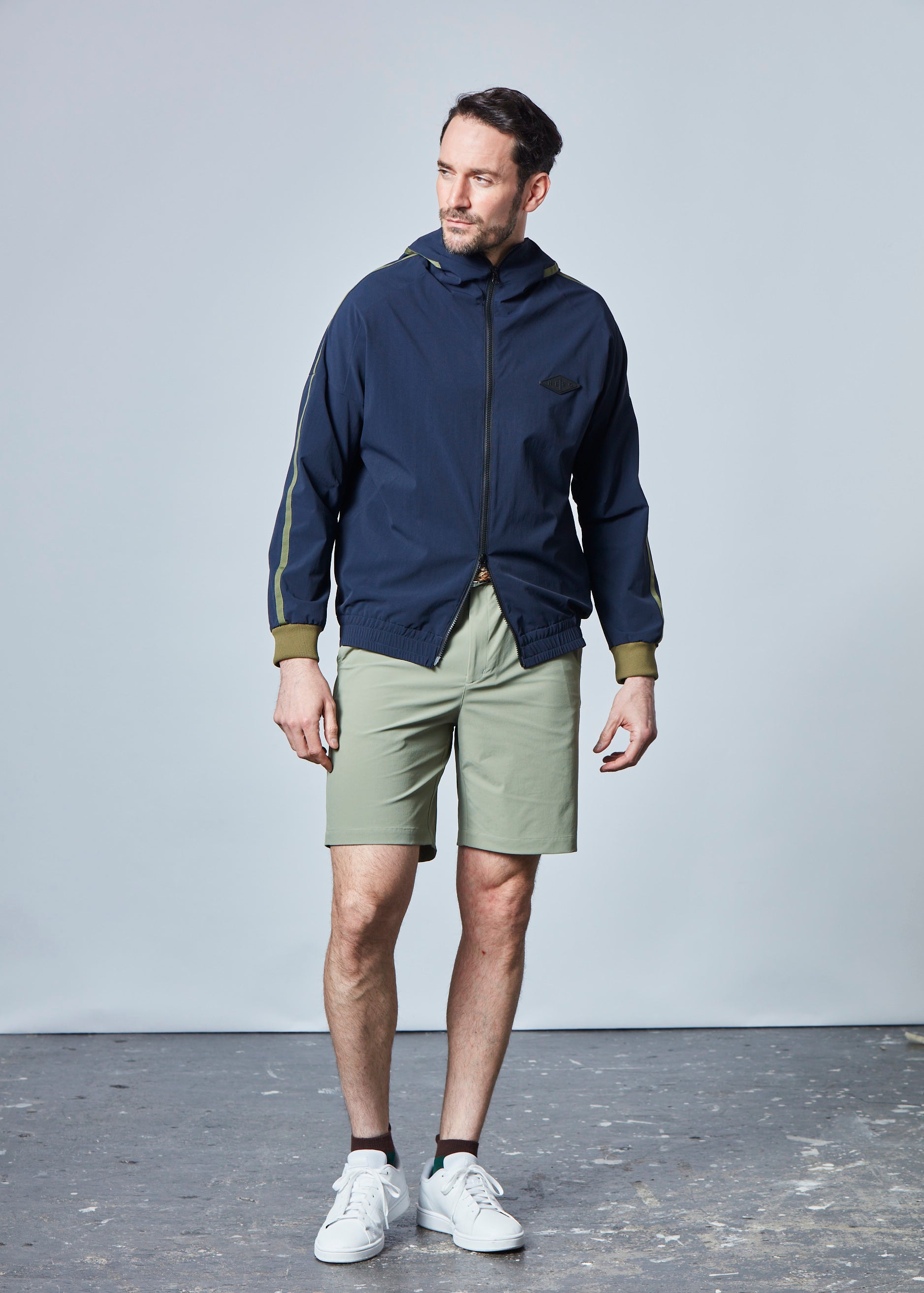 【NEW】ストレッチナイロンラインフーディジップアップ