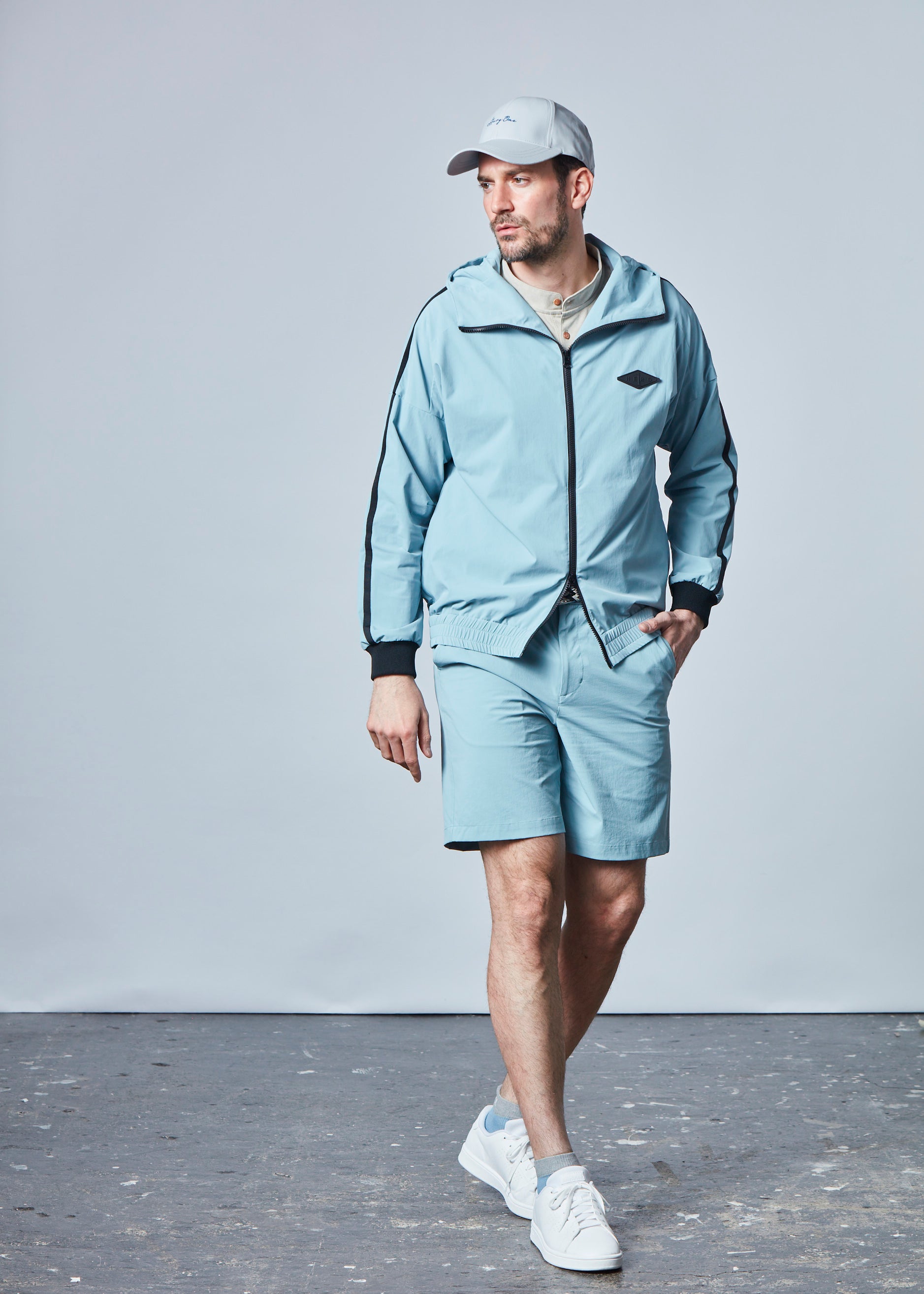 【NEW】ストレッチナイロンラインフーディジップアップ