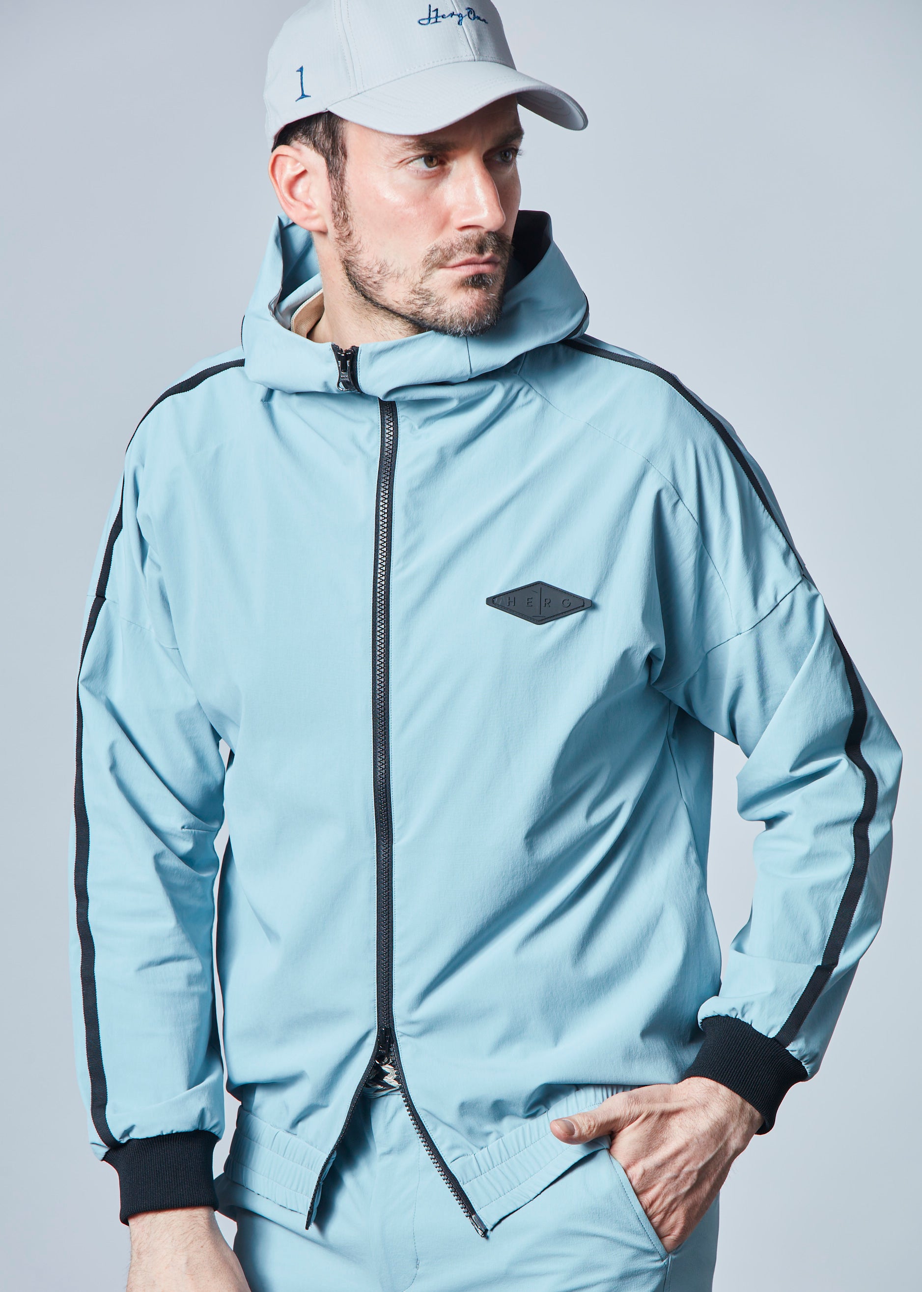 【NEW】ストレッチナイロンラインフーディジップアップ