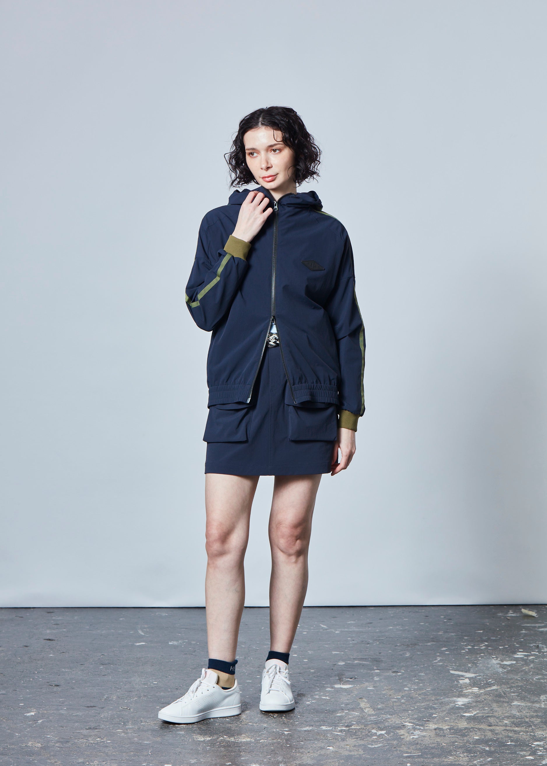 【NEW】ストレッチナイロンラインフーディジップアップ