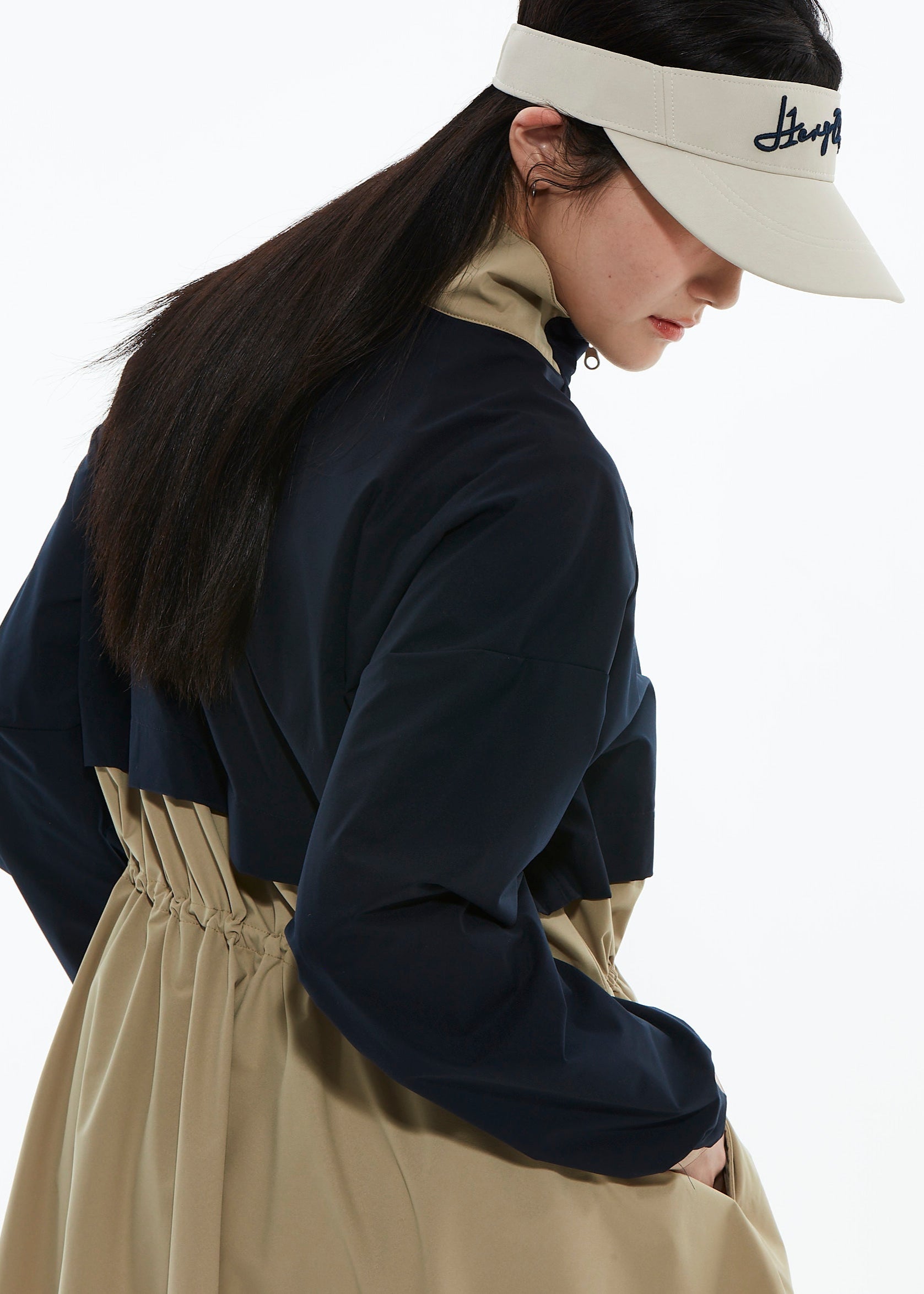 WINDPROOF & PACKABLE ONE-PIECE COAT