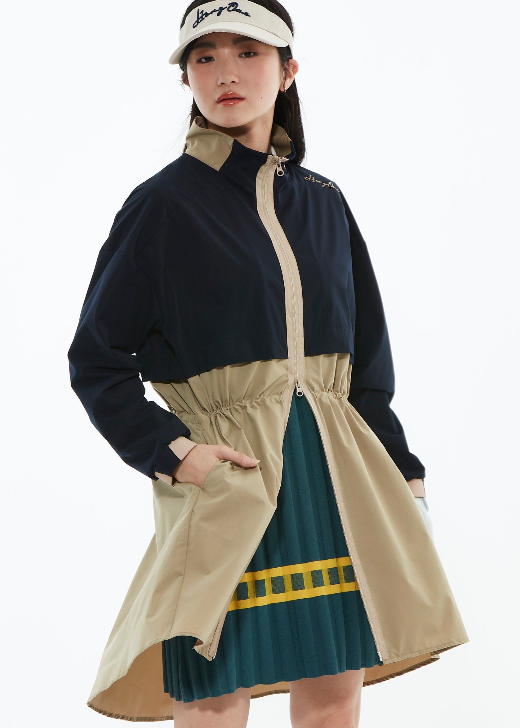 WINDPROOF & PACKABLE ONE-PIECE COAT