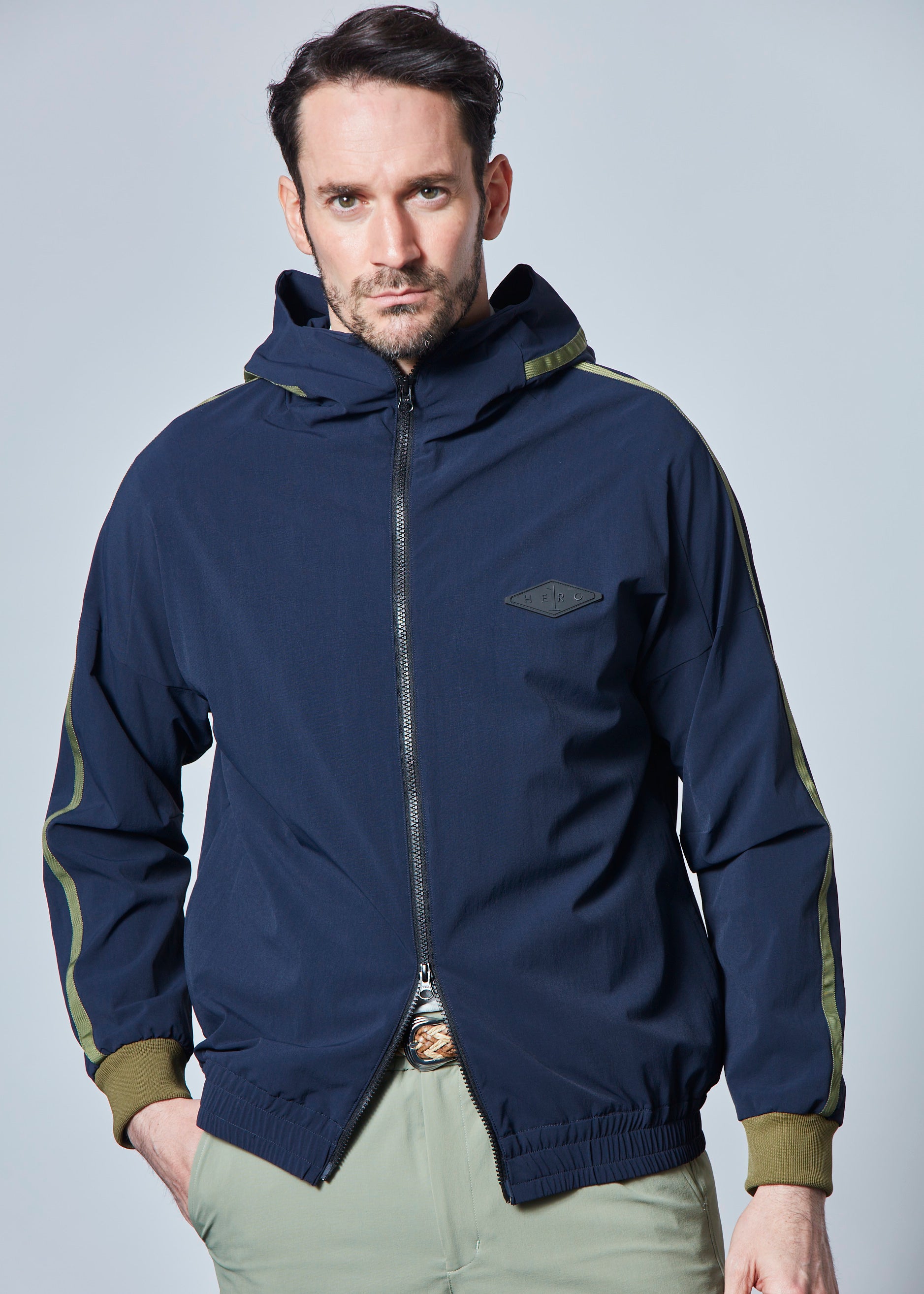 【NEW】ストレッチナイロンラインフーディジップアップ