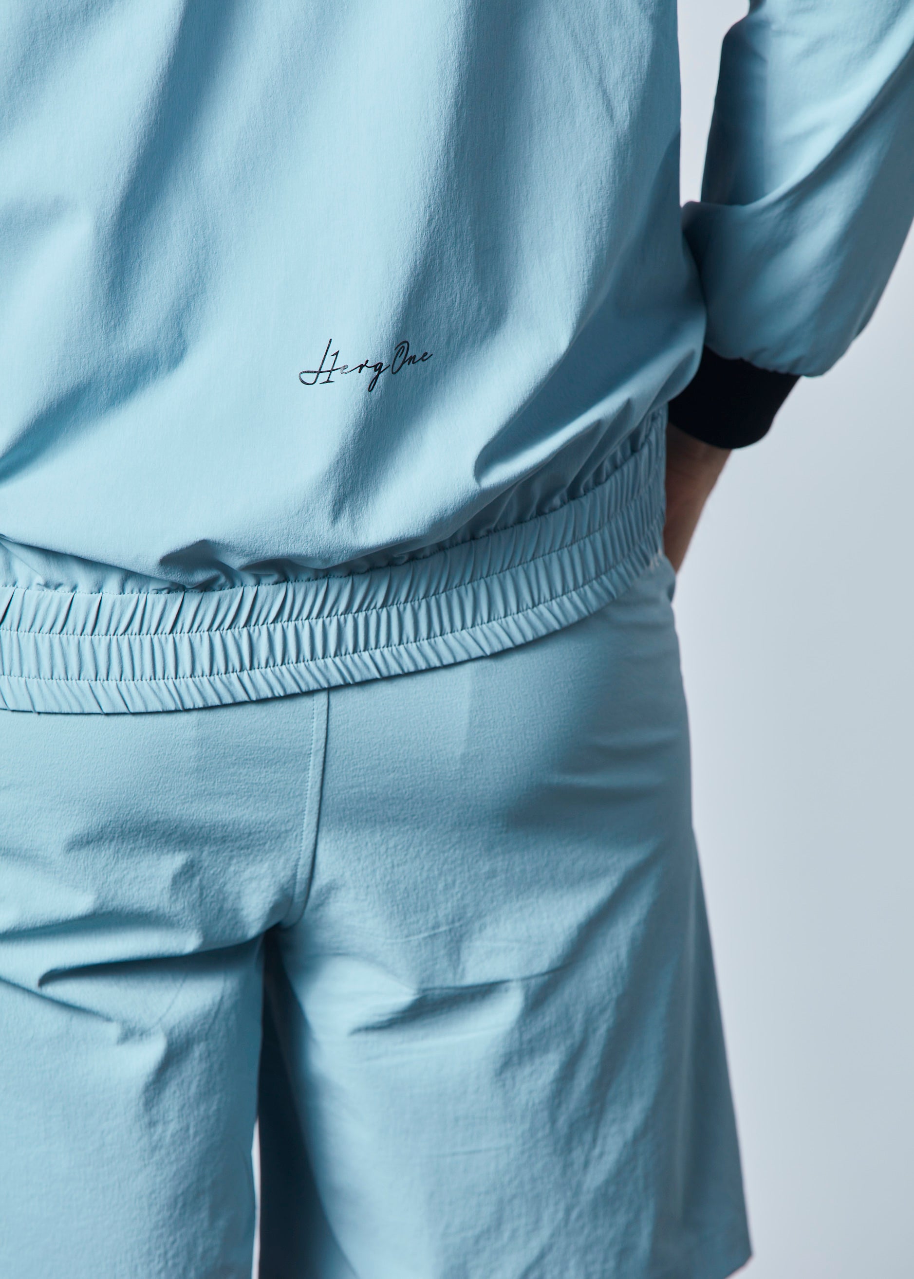 【NEW】ストレッチナイロンラインフーディジップアップ