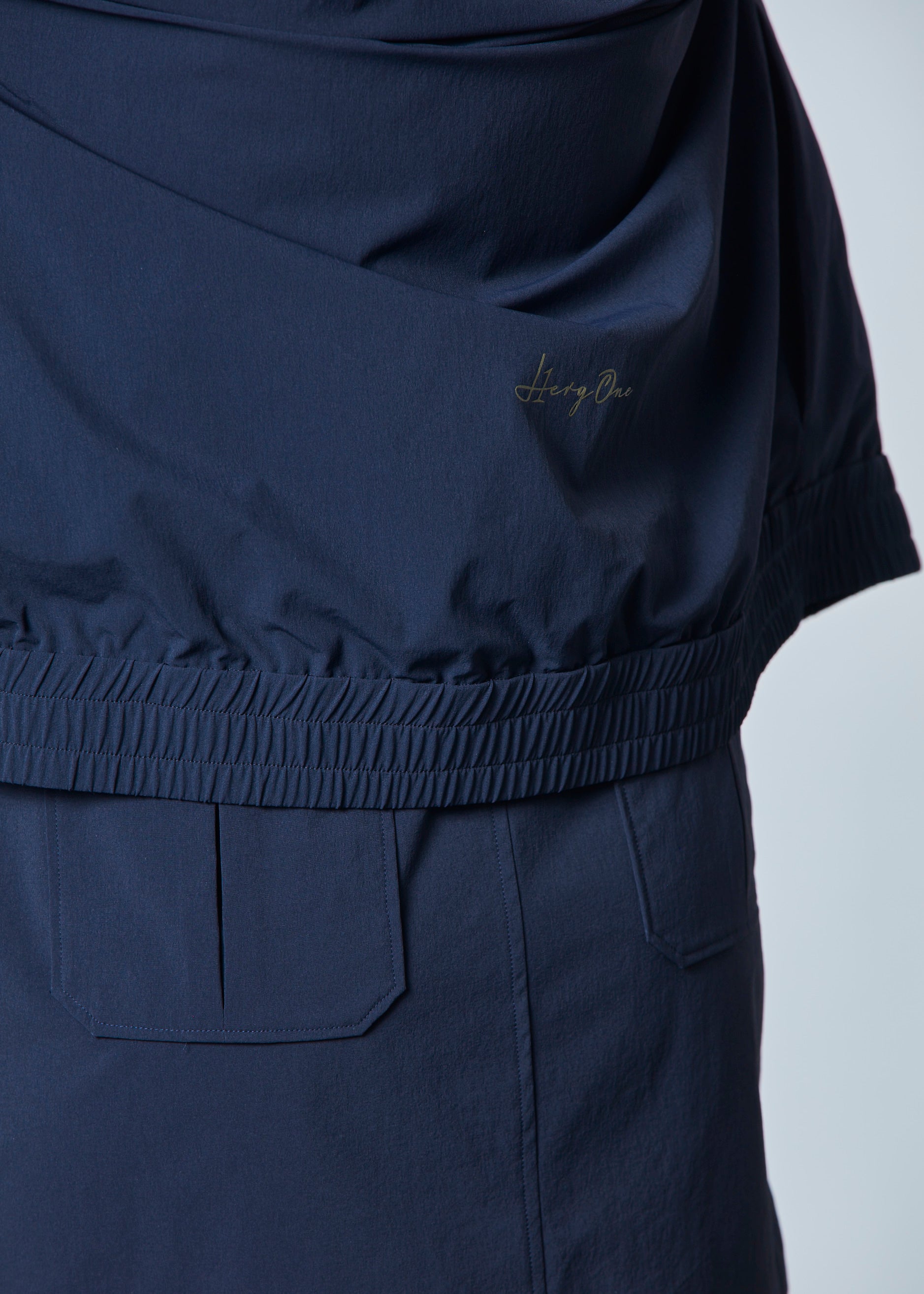 【NEW】ストレッチナイロンラインフーディジップアップ