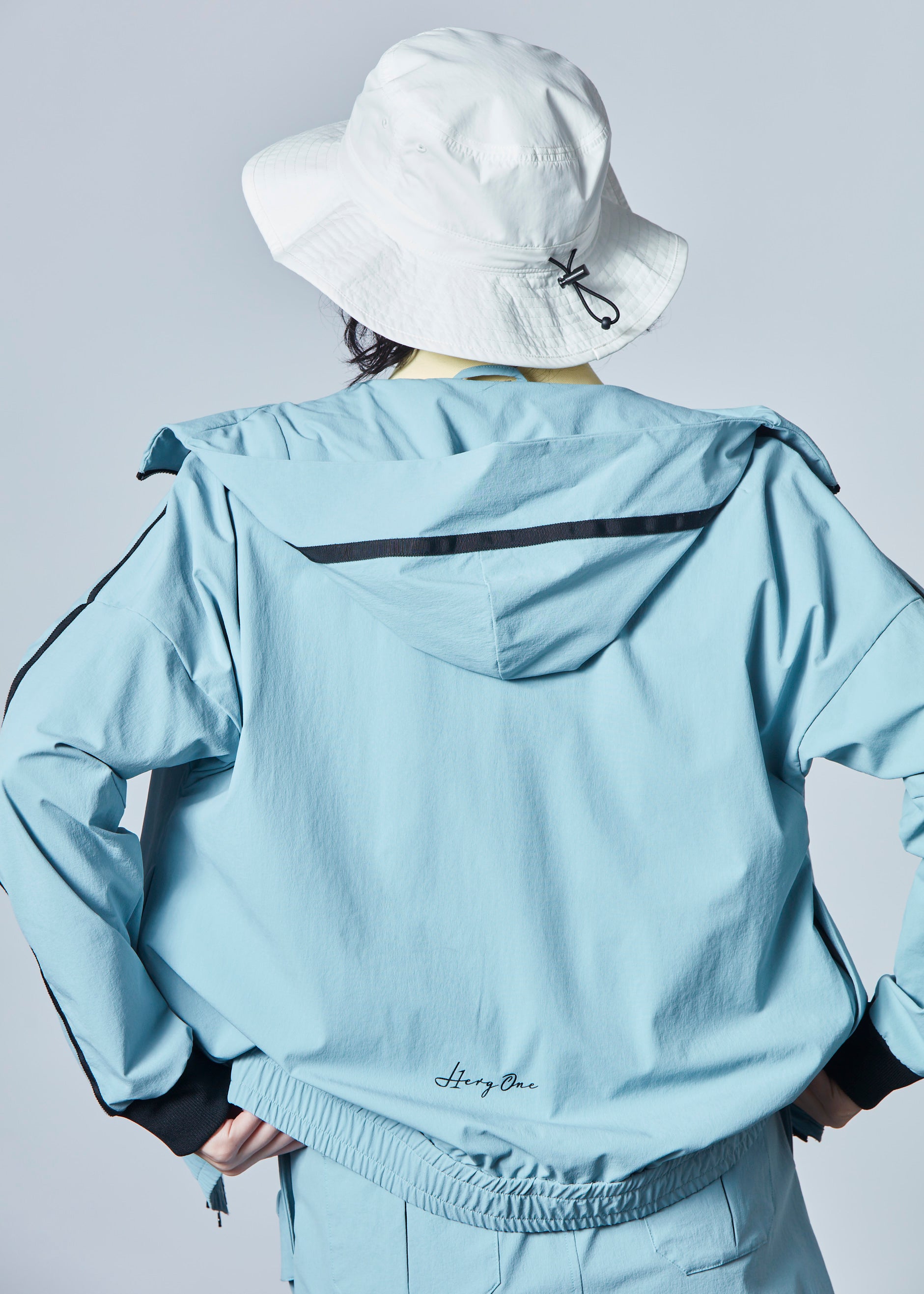 【NEW】ストレッチナイロンラインフーディジップアップ